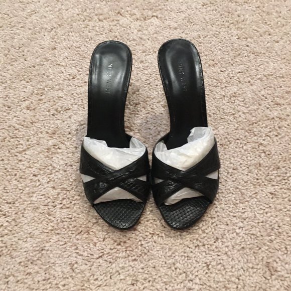 Nine West Black Leather Reptile Print Slip On Heels (Size: 8M) - Picture 7 of 8